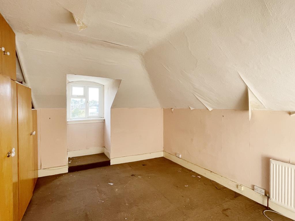 Lot: 98 - MAISONETTE FOR REFURBISHMENT -
